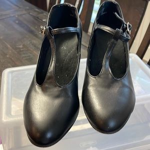 Capezio Women's Jr. Footlight T-Strap Dance Shoe, 8.5